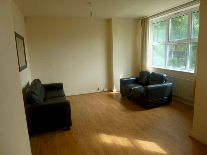 2 Bedroom Flat To Rent In Wilmslow Road, Fallowfield, M14