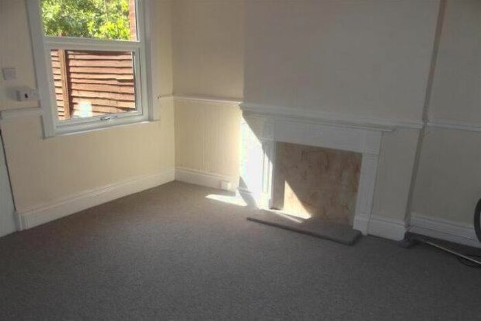 1 Bedroom Flat To Rent In Nottingham Road, Nottingham, NG7