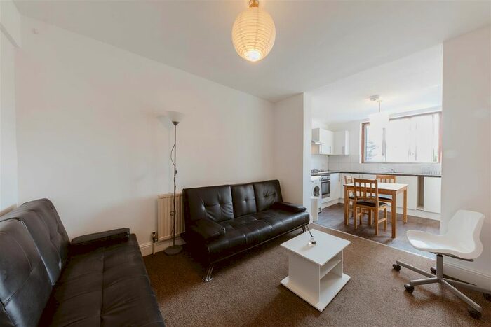 3 Bedroom Flat To Rent In Camden Road, London, NW1
