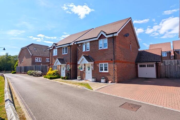 4 Bedroom Detached House To Rent In Knaphill, Woking, Surrey, GU21