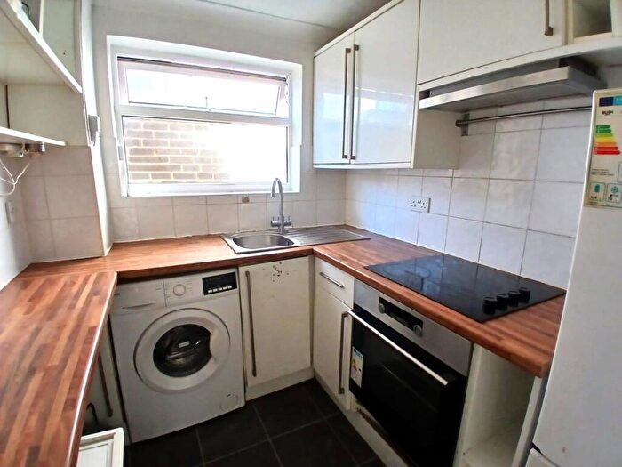 2 Bedroom Apartment To Rent In Earlsbrook Road, Redhill, RH1