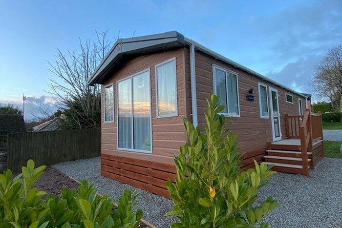 2 Bedroom Mobile/park Home For Sale In Greenbottom, Chacewater, Truro, TR4