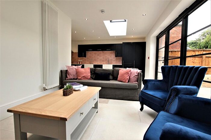 8 Bedroom Detached House To Rent In Henry Road, Gloucester, GL1
