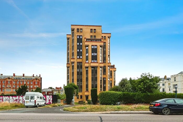 1 Bedroom Flat For Sale In Clarence Parade, Southsea, PO5