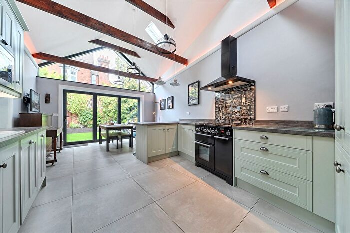 2 Bedroom Flat To Rent In Boyne Park, Tunbridge Wells, Kent, TN4