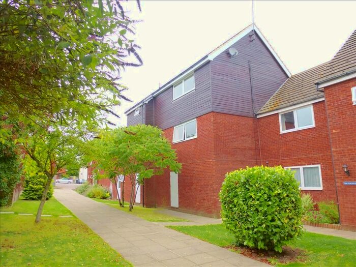 2 Bedroom Flat To Rent In The Orchards, Longfield Road, Tring, HP23