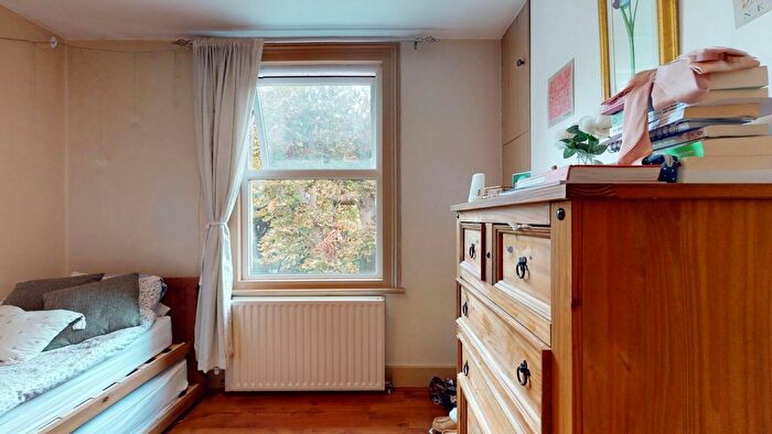 2 Bedroom Cottage To Rent In Point Cottages, Glenfield Road, Ealing, W13