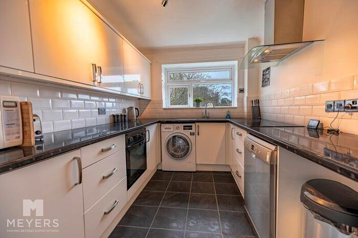 2 Bedroom Apartment For Sale In St. Valerie Road, Bournemouth, BH2