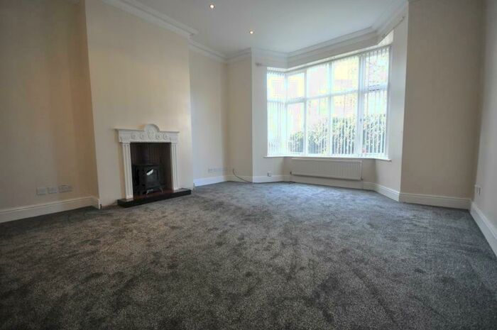 2 Bedroom Flat To Rent In Rawden, Leeds, West Yorkshire, LS19