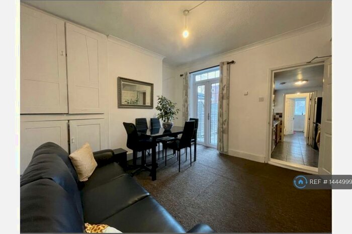 4 Bedroom Terraced House To Rent In North Street, Luton, LU2