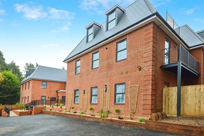 2 Bedroom Apartment For Sale In Knightswood Mansion, Berkhamsted, HP4