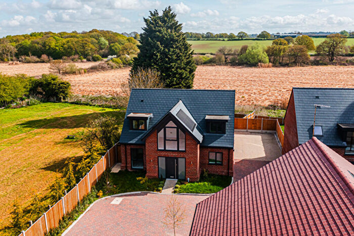 4 Bedroom Detached House For Sale In North Drive, Brentwood, CM13