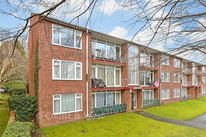 2 Bedroom Flat For Sale In Devonshire Avenue, Sutton, Surrey, SM2