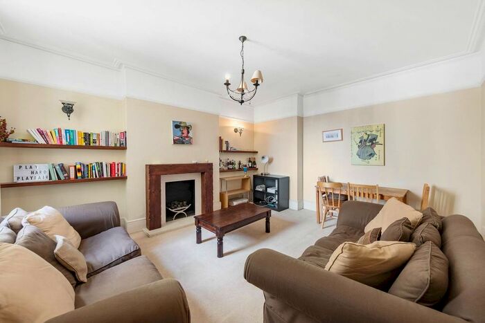 3 Bedroom Flat To Rent In Queens Club Gardens, Barons Court, London, W14
