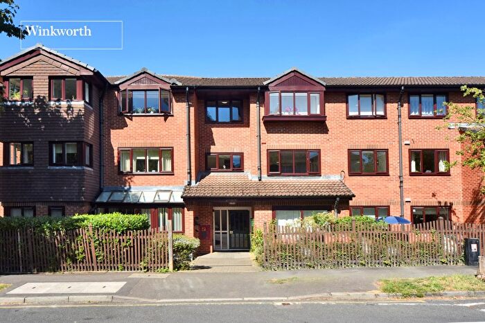 1 Bedroom Flat For Sale In Wordsworth Drive, Cheam, Sutton, SM3