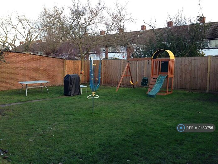 2 Bedroom Flat To Rent In Courtlands Avenue, London, SE12