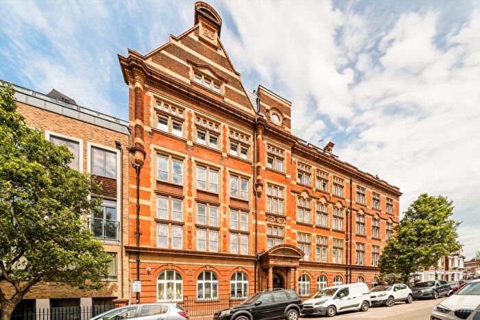 2 Bedroom Flat For Sale In Glengall Road, Brondesbury Park, NW6
