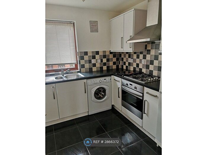 1 Bedroom Flat To Rent In Portland Place, Epsom, KT17