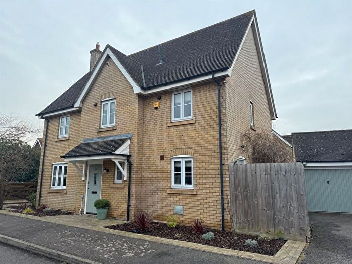 5 Bedroom Detached House For Sale In Clare Drive, Highfields Caldecote, Cambridge, CB23