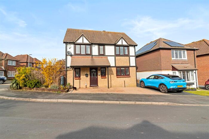 4 Bedroom House For Sale In Greenacres Drive, Hailsham, BN27