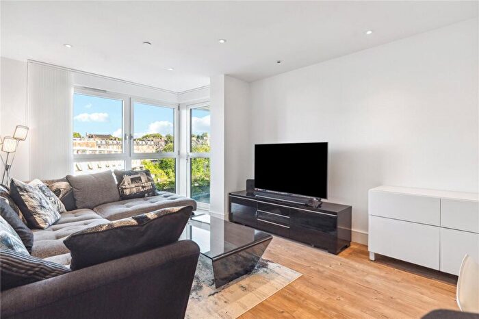 2 Bedroom Flat To Rent In Queensland Road, Holloway, N7