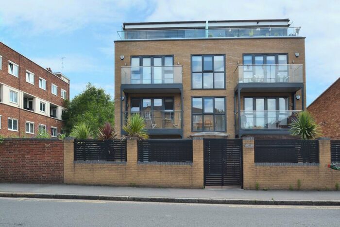 2 Bedroom Flat To Rent In Pomeroy Street New Cross, SE14