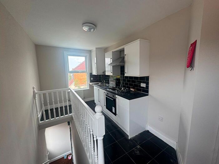 2 Bedroom Flat To Rent In Hoe Street, E17
