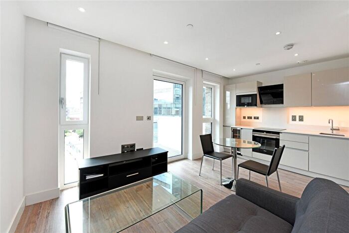 Apartment To Rent In Wiverton Tower, New Drum Street, London, E1
