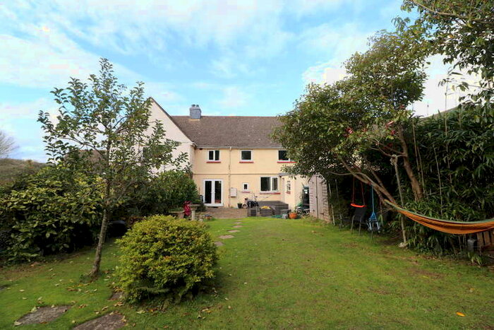 4 Bedroom Terraced House For Sale In Hollong Park, Antony, PL11