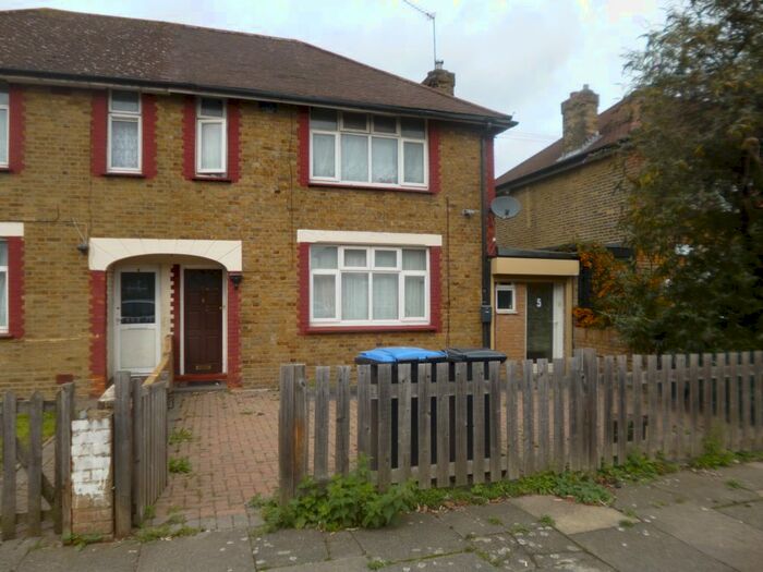 3 Bedroom Semi-Detached House To Rent In Montagu Crescent, Edmonton, N18