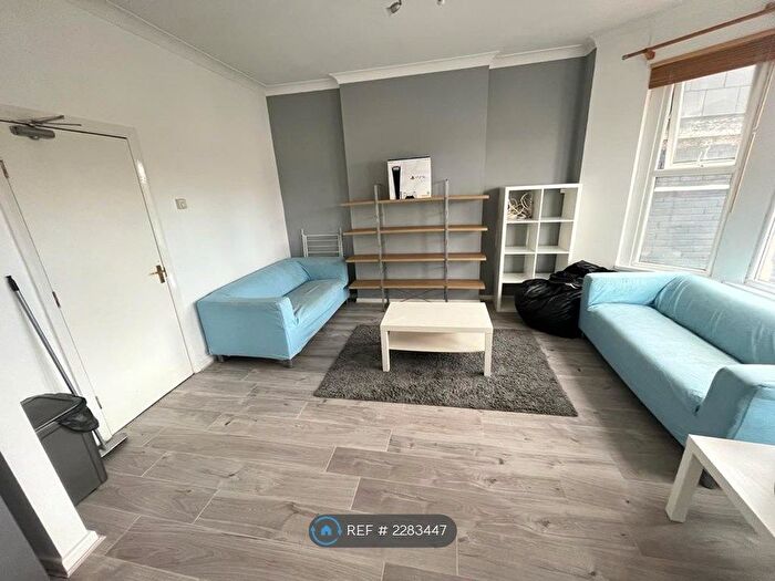 3 Bedroom Flat To Rent In Whitchurch Road, Cardiff, CF14