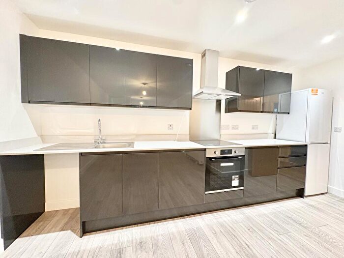 3 Bedroom Apartment To Rent In Catherine House, Waterlooville, PO7