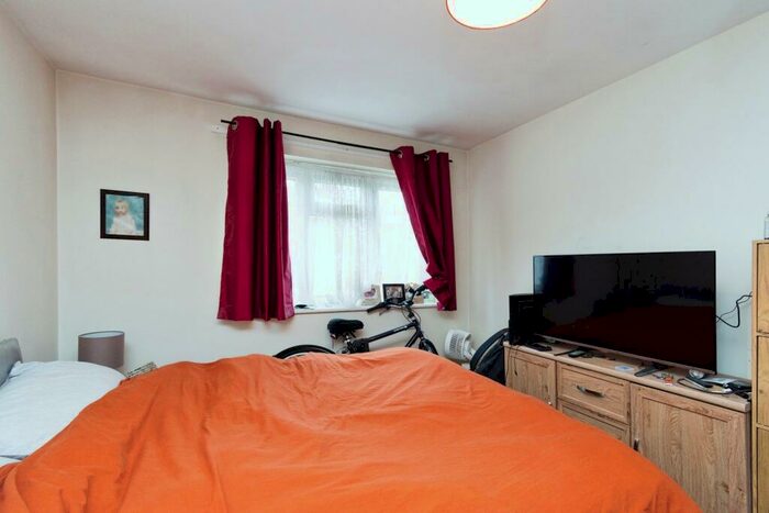 1 Bedroom Flat For Sale In Eaton Road, Sutton, SM2