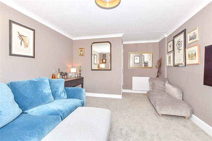 3 Bedroom Town House For Sale In Brewery Hill, Arundel, West Sussex, BN18