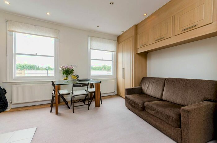 1 Bedroom Flat To Rent In Munster Road, Munster Village, London, SW6