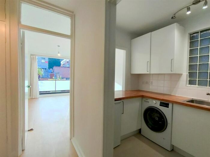 1 Bedroom Flat To Rent In Spring Grove Road, Richmond TW10