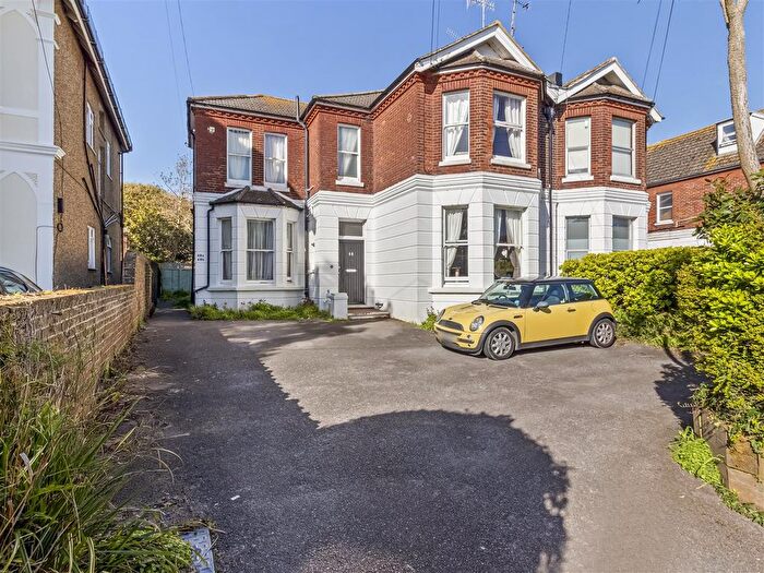 3 Bedroom Flat For Sale In Richmond Road, Worthing, BN11