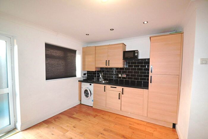 1 Bedroom Studio To Rent In Thame Avenue, Greenford, UB6