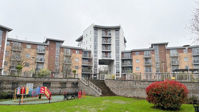 2 Bedroom Flat To Rent In Kelvin Gate, Bracknell, Berkshire, RG12