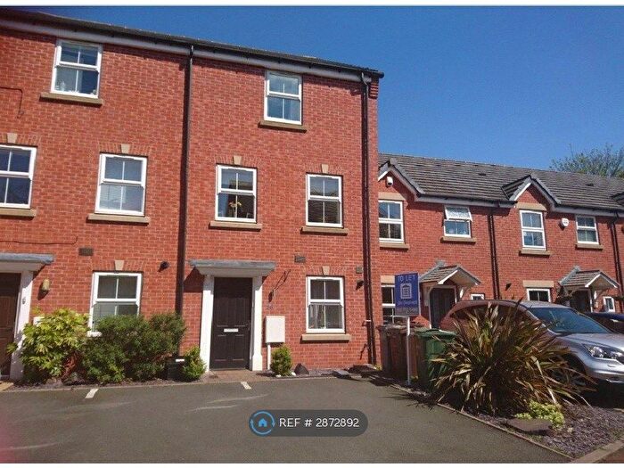 4 Bedroom Semi Detached House To Rent In Snitterfield Drive, Solihull, B90
