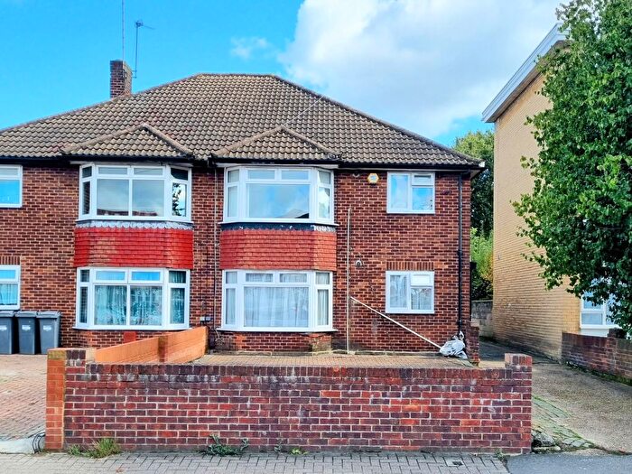 2 Bedroom Flat To Rent In Wellington Road South, Hounslow, TW4