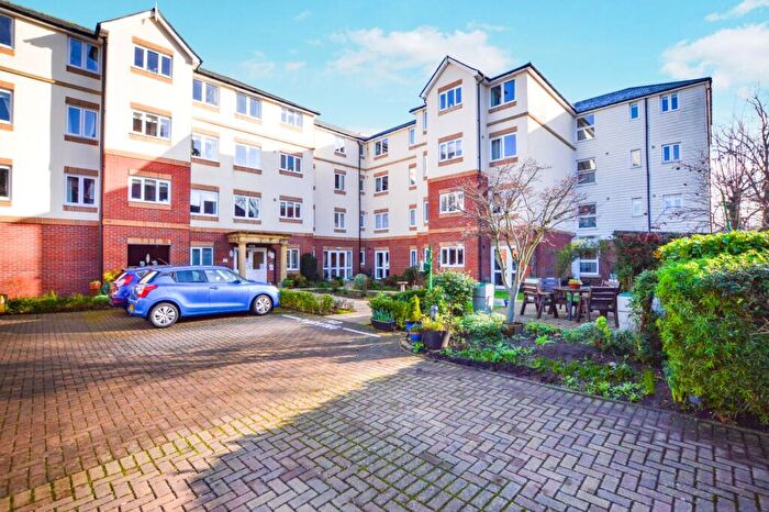 1 Bedroom Apartment To Rent In Grove Road, Woking, Surrey, GU21