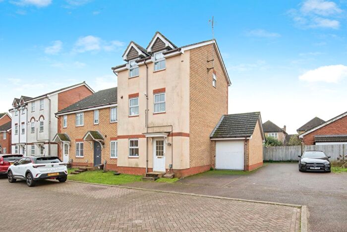 3 Bedroom Property For Sale In Lomond Way, Stevenage, SG1