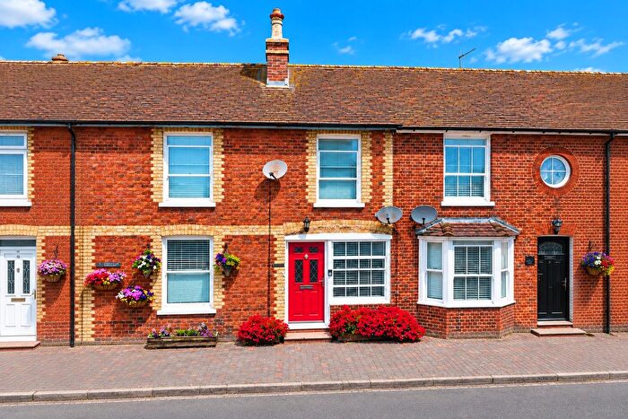 1 Bedroom Terraced House For Sale In Lees Road, Brabourne Lees, TN25