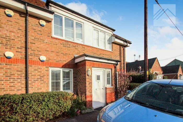 1 Bedroom Flat To Rent In The Oaks, Garth Road, South Ockendon, RM15