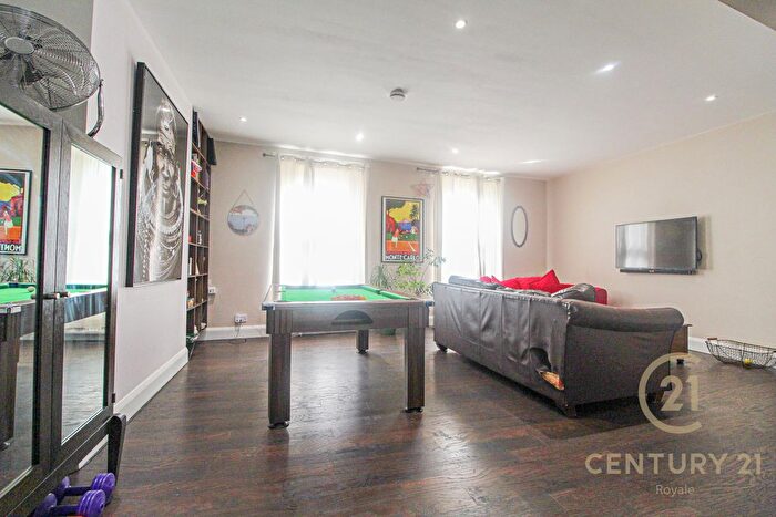 4 Bedroom Flat To Rent In Surbiton Road, Kingston Upon Thames, KT1