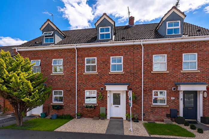 3 Bedroom Terraced House For Sale In Station Road, Alcester, B49