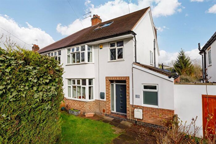 4 Bedroom Semi Detached House For Sale In Greville Road, Warwick, CV34