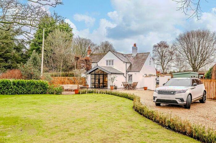 3 Bedroom Semi-Detached House For Sale In Summerwood Lane, Halsall, L39