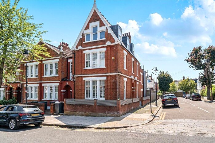5 Bedroom End Of Terrace House For Sale In Harvey Road, London, N8
